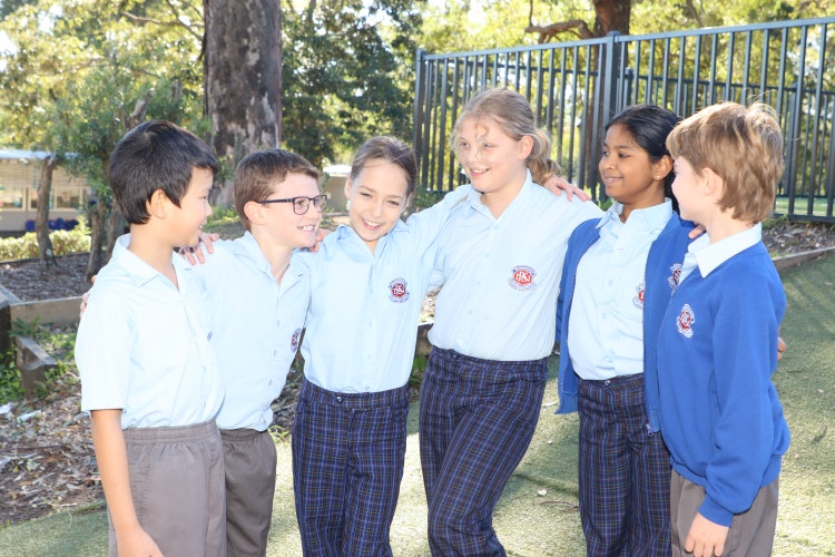 A group of students in the grounds of Normanhurst Public School